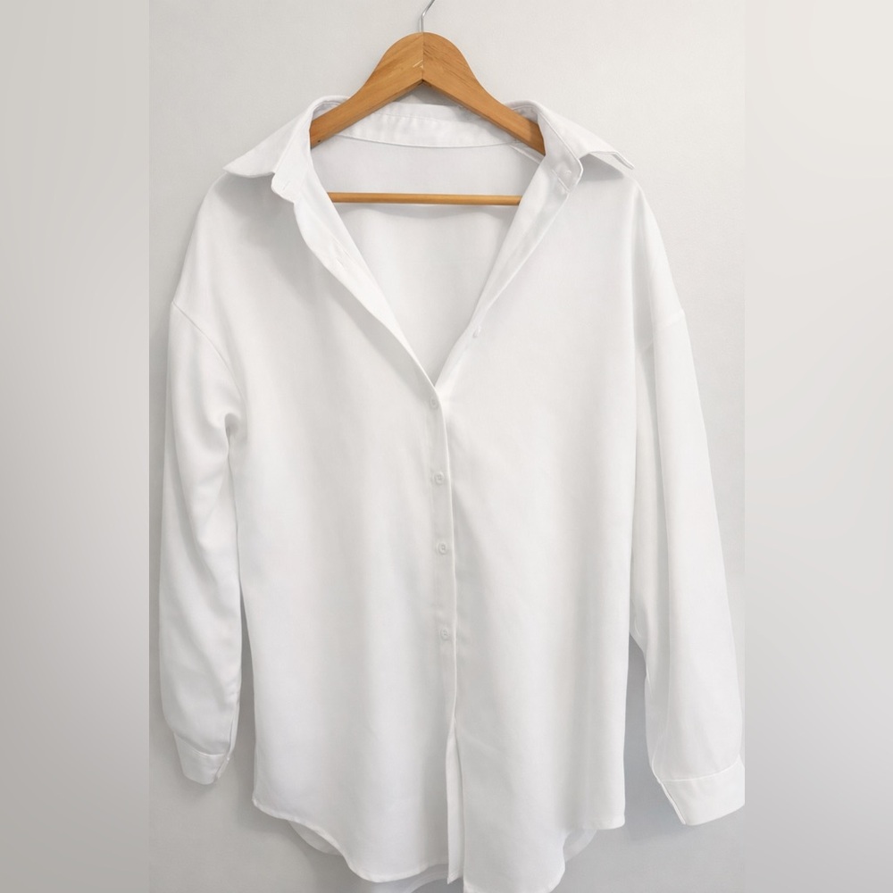 Small Oversized White Button-Up Shirt and Denim Shorts - Picture 6 of 7